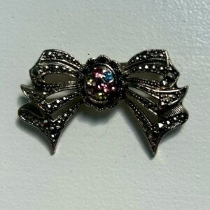 Vintage rhinestone bow silver color brooch pin